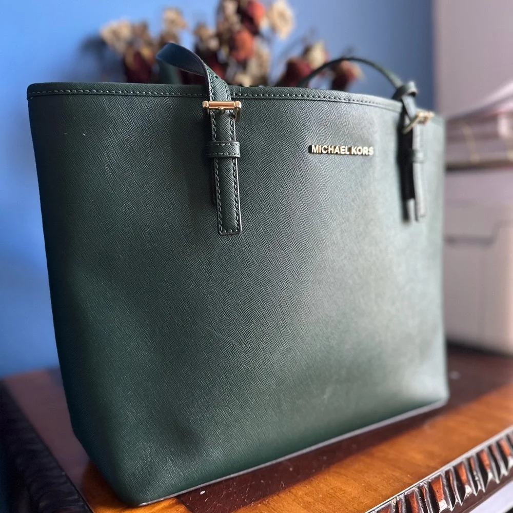 MICHEAL KORS GREEN GOLD BAG WALLET - Picture 2 of 11